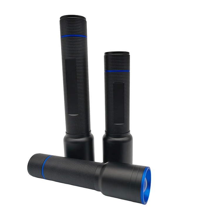 Linterna de alta potencia alimentada